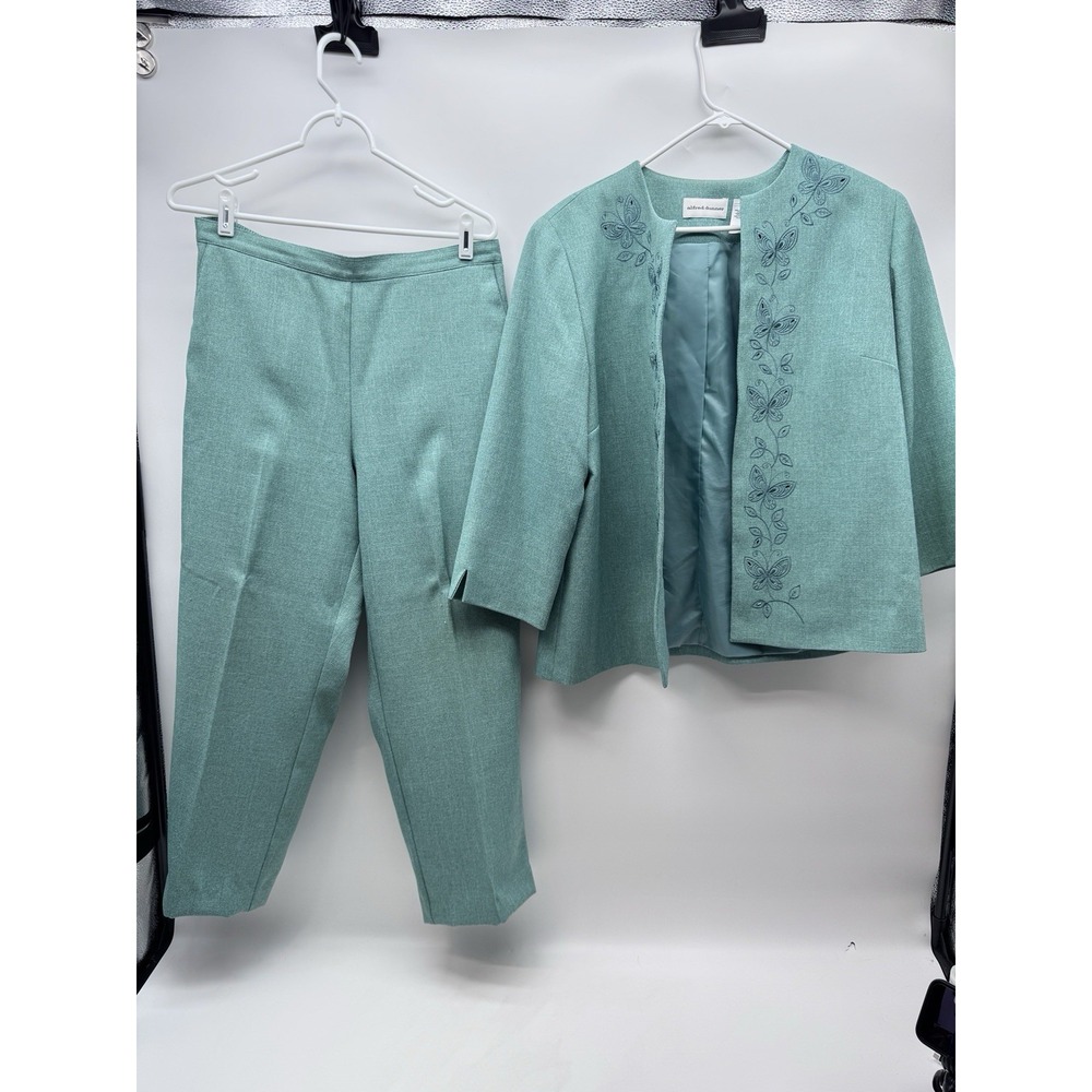 Vintage Alfred Dunner Women's 2-Piece Size 12 Pant Suit Green Butterfly Embroide